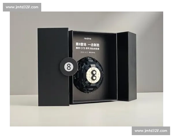 真我邀请函藏积木黑 8：GT8 系列要 “一杆定音”？