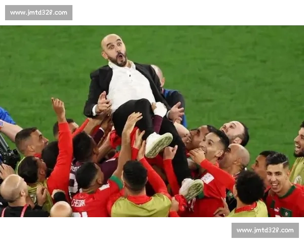 詹俊力挺西班牙冲冠：中场统治 + 边路突击成法宝